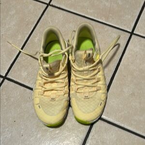 Nike Metcon 5 yellow size 9.5